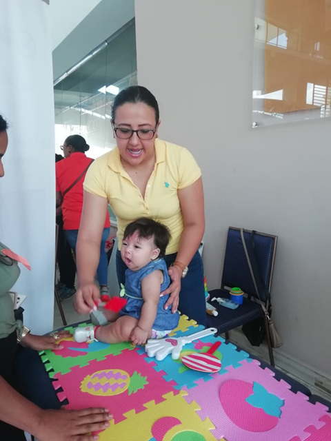 IPHE brinda servicios de Estimulación Temprana en feria familiar de lactancia materna