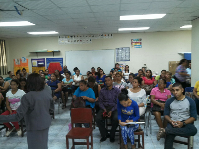 Familiares y tutores de Panamá Oeste participan en el PEI