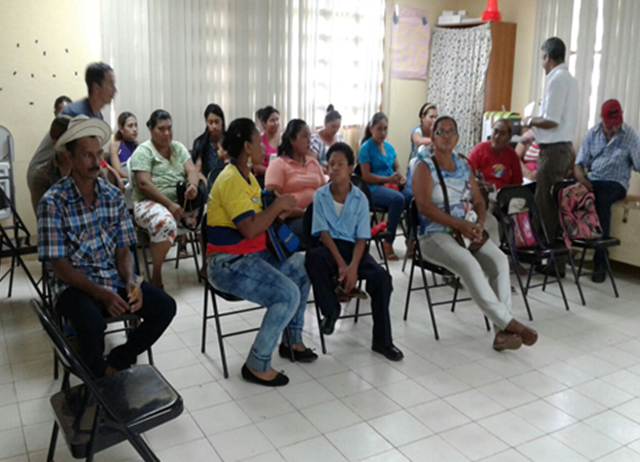 Capacitan a los padres para planificar el futuro de sus hijos