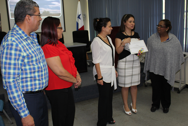 Capacitan a estimuladoras tempranas de Panamá y Colón