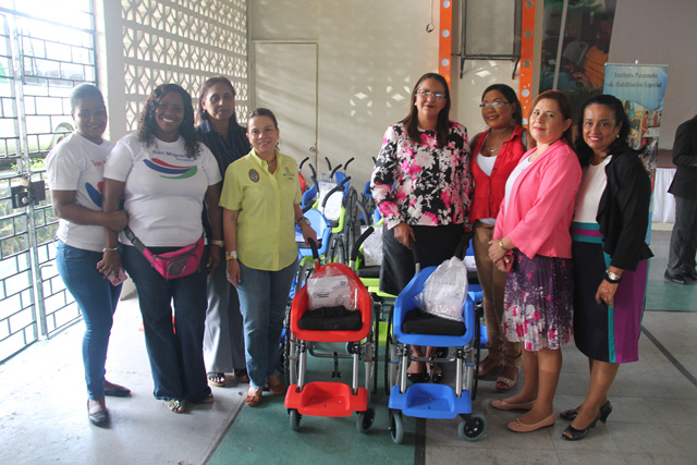 Estudiantes con Parálisis Cerebral son beneficiados con donación de sillas de ruedas