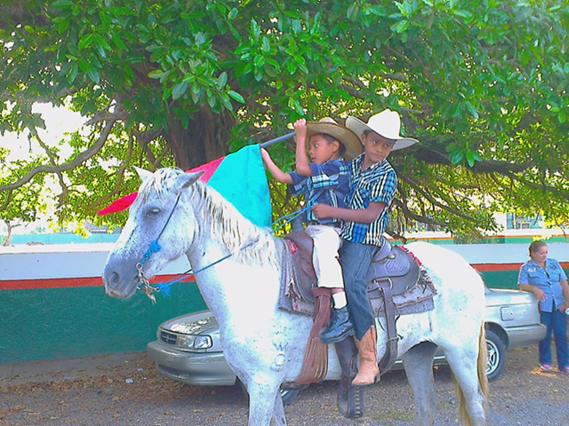 Niños disfrutan evento en honor a San José