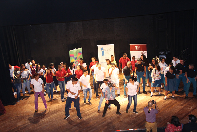 Lucida participación de alumnos de inclusión en acto cultural por el “Día de la Juventud”
