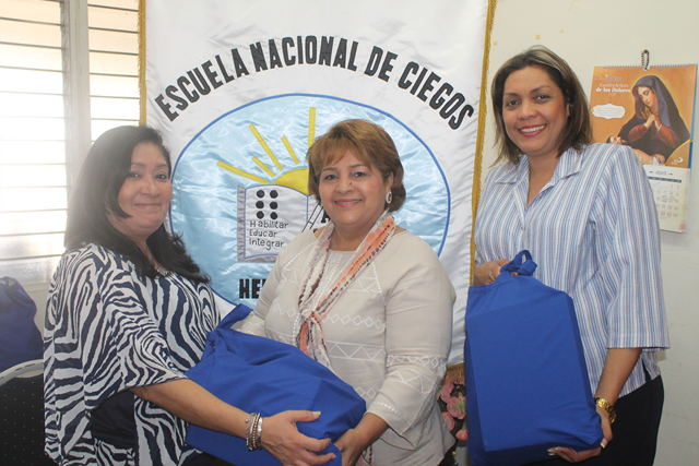 Bolsas pedagógicas para docentes de escuela Helen Keller