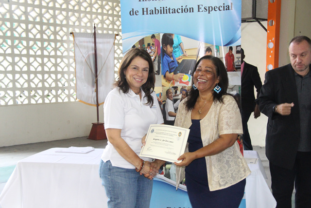 Participantes en el Campamento de Verano de Parálisis Cerebral reciben reconocimiento
