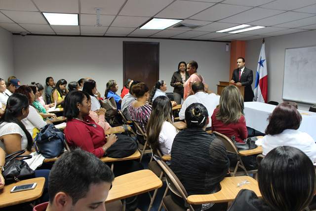 Colaboradores del IPHE se capacitan sobre la Carrera Administrativa