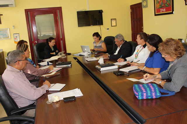 Analizan tema de jornada extendida en el IPHE 