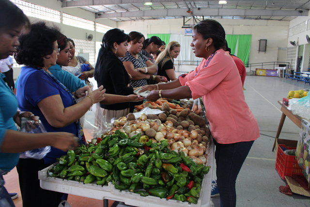 Feria libre para colaboradores cumplió su cometido