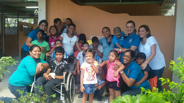 Alumnos del IPHE de Antón celebran Navidad en familia