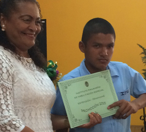 En Coclé 54 estudiantes obtienen sus certificados de graduación 