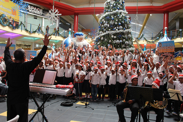 Coro de Resiliencia del IPHE canta a la Navidad 