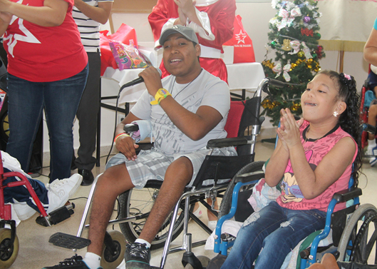 Niños de Parálisis Cerebral disfrutan de fiesta de Navidad