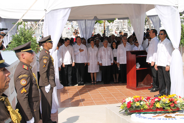 Realizan homenaje a próceres de la Patria