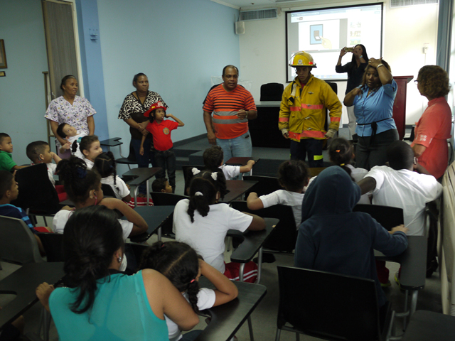 Niños conmemoran mes de la reducción del riesgo de desastres