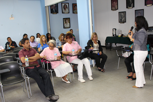 Colaboradores aprenden cómo manejar “El duelo y sus etapas”