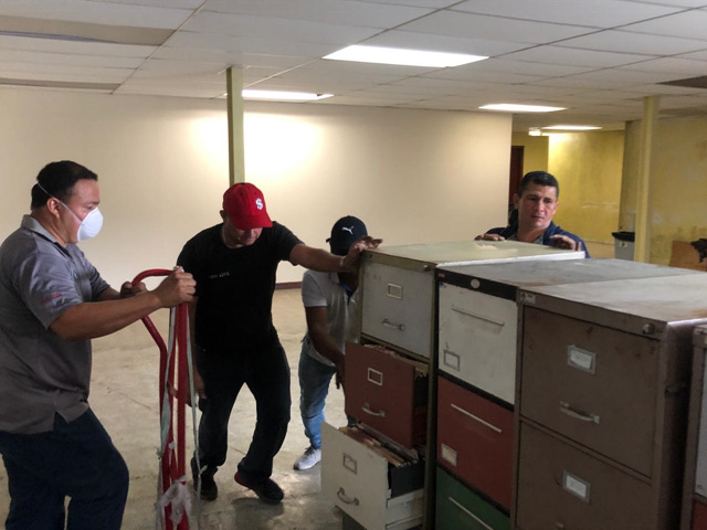 Privados de libertad realizan tareas de mantenimiento en áreas de la sede del IPHE