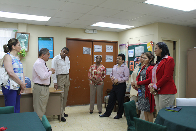 Expertos mexicanos visitan la Escuela Vocacional