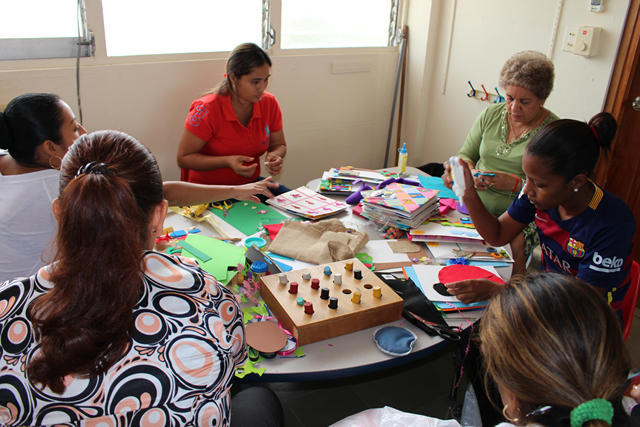 Taller táctil para madres de familia Escuela de Ciegos
