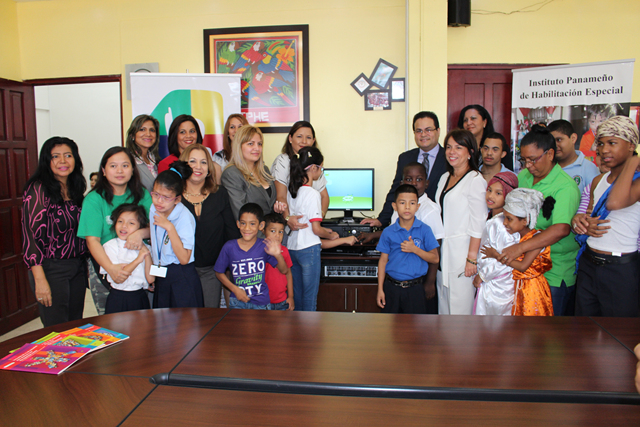 Donan computadoras para facilitar aprendizaje