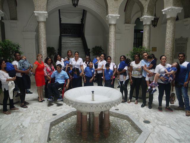 Estudiantes realizan gira a la Presidencia de la República