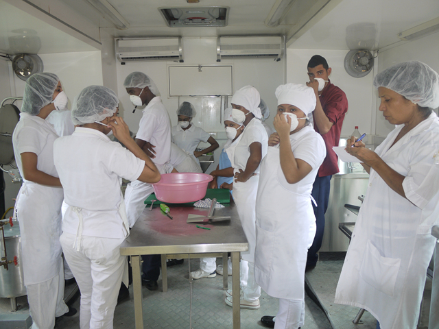 Estudiantes de la EVE aprenden sobre usos de la leche