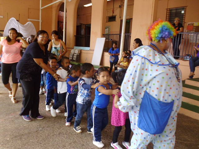PEP agasaja a niños y niñas en su día