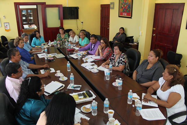 Directivos y ASEE-IPHE evalúan proyectos a desarrollar