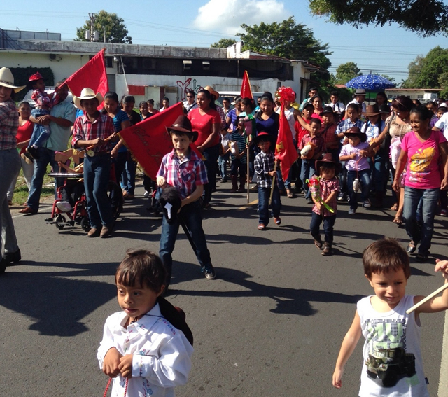 Alumnos participan en “Cabalgata de San Juan”