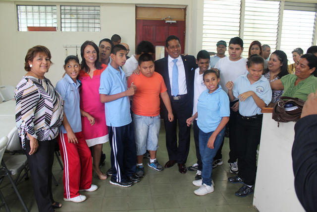 Gobernador recorre y conoce las instalaciones del IPHE