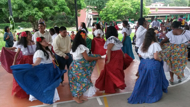 Escuela Vocacional celebra tradición de la Etnia Negra