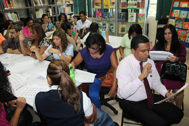 Instituciones capacitan a su personal en Lengua de Señas