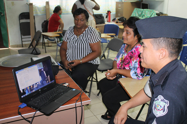 Padres de familia se capacitan en riesgos sociales