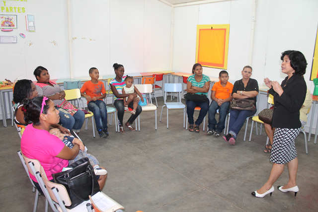 Capacitan a familiares sobre salud mental