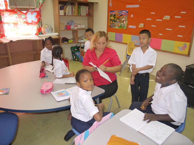 Escuelas y programas planifican año escolar