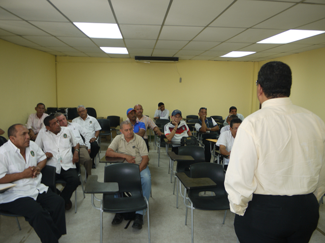 Capacitan a personal de seguridad institucional