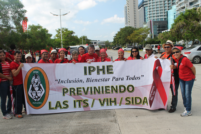 Caminata en la Cinta Costera por Día Internacional del SIDA