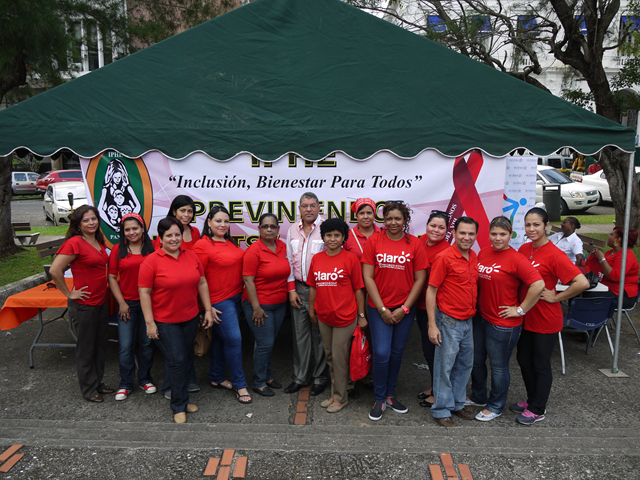 Colaboradores conmemoran Día Internacional del SIDA