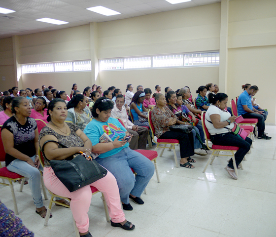 Dictan charla instructiva sobre pago de Beca Universal