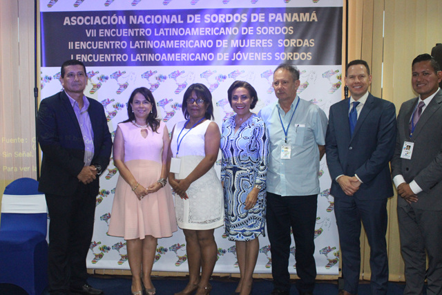 Intercambian experiencias sobre temática de personas sordas