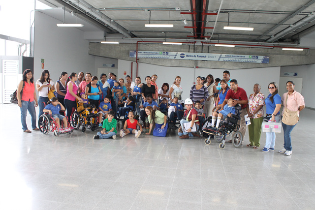 Alumnos de Parálisis Cerebral realizan gira educativa