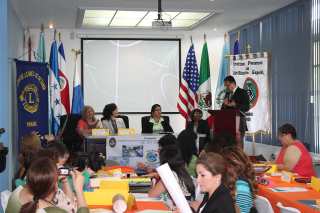 Evalúan necesidades de estudiantes sordociegos