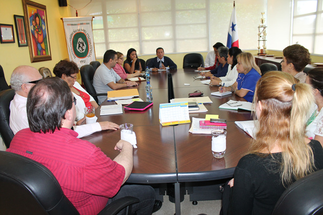 Representantes de ULAC visitan al IPHE