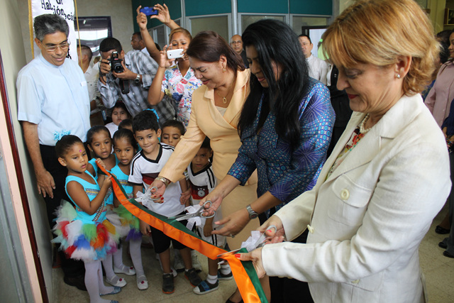 Inauguran bibliotecas virtuales en todo el país