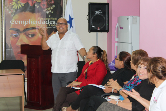 Curso de Lengua de Señas en el INAMU
