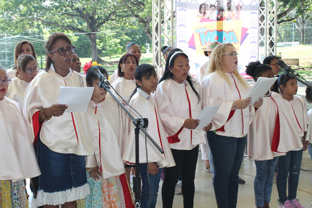 Resaltan talentos de estudiantes durante pasarela inclusiva