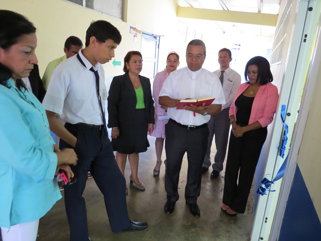 Inauguran nuevo salón especial en Panamá Oeste