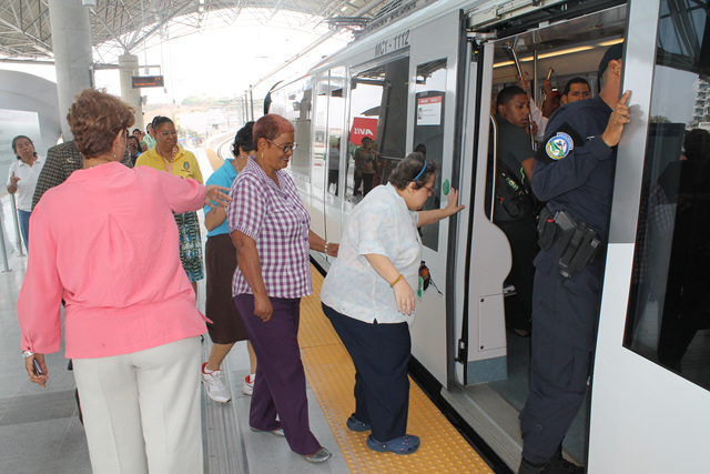 Personal de los talleres realiza recorrido en el Metro