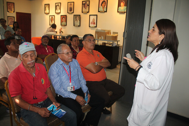 Colaboradores del IPHE reciben docencia sobre prevención de cáncer de mama y próstata