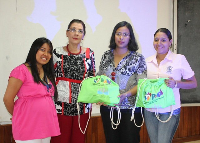 Despacho de la Primera Dama entrega 120 kits de estimulación temprana