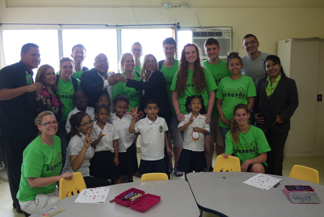 Delegación Texas School  for  The Deaf visita el IPHE